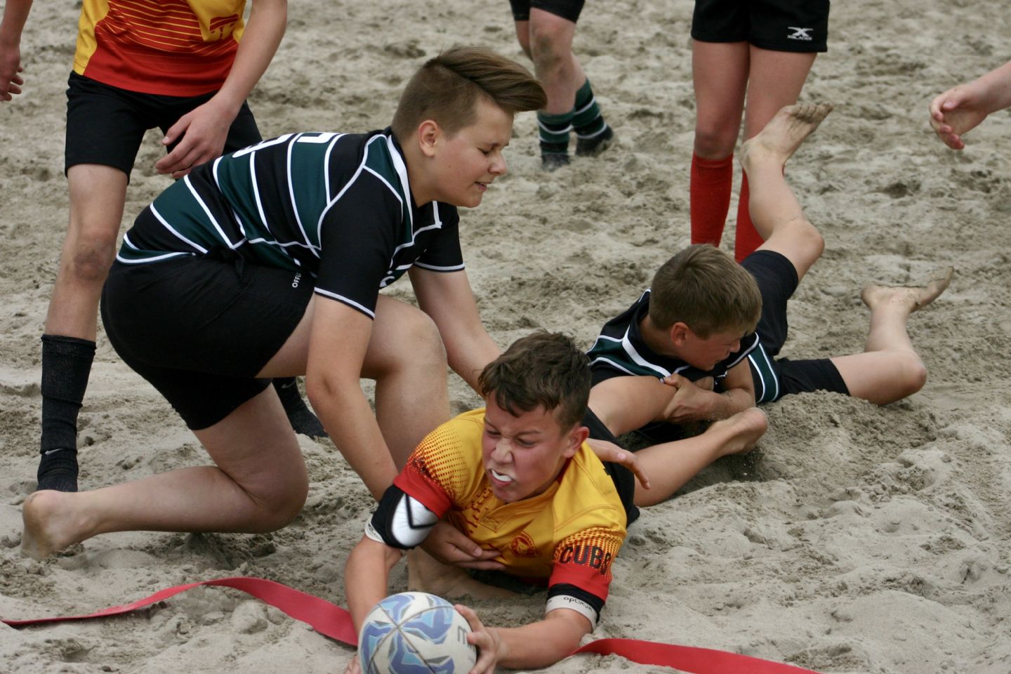 Pickwick Players sluiten rugbyseizoen af bij voetbalvrienden